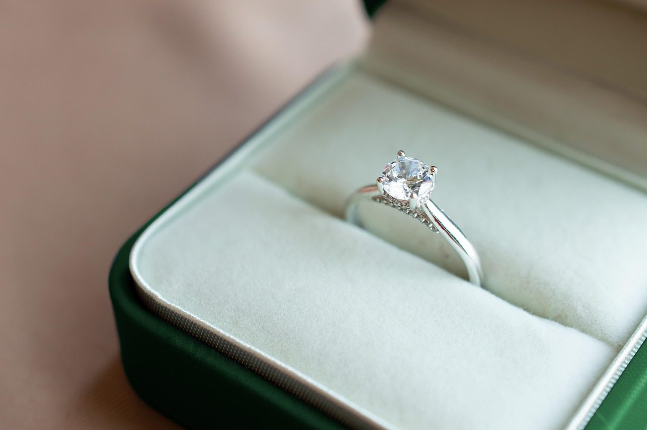 Lab Diamonds vs Moissanite: The Real Difference